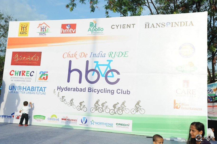 Srimanthudu-Movie-Team-at-HBC-Chak-De-India-Ride